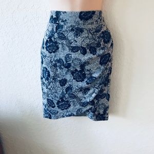 Joe Fresh Straight Skirt Size Small. Very Pretty. Never Worn!